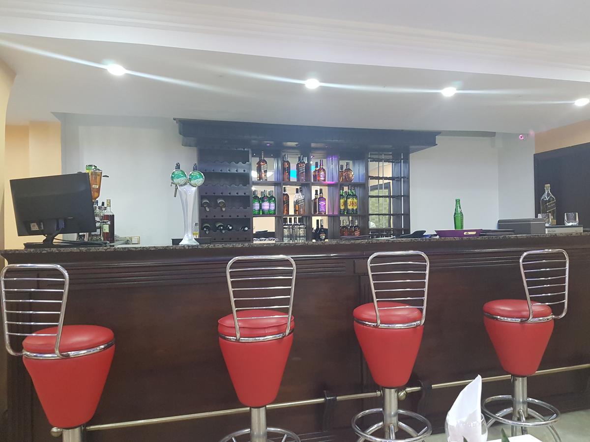 Mbayaville Hotel Douala Exterior foto