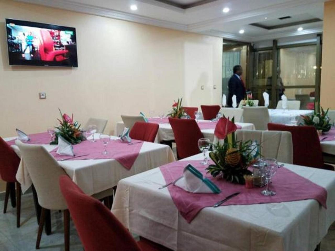 Mbayaville Hotel Douala Exterior foto