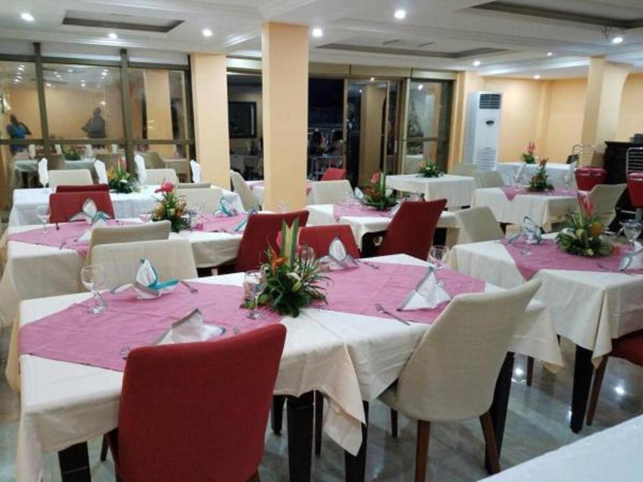 Mbayaville Hotel Douala Exterior foto